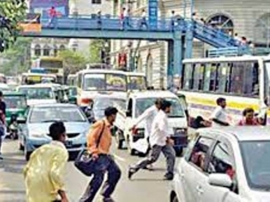 Pedestrian killed while crossing road in Dhaka