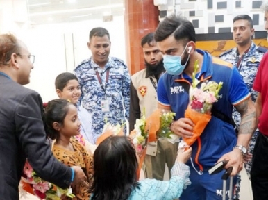 Indian cricket team arrives in Dhaka