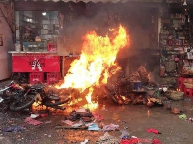 Explosion in Pakistan market kills three, injures several