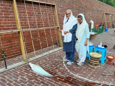 PM Hasina catches big chital fish