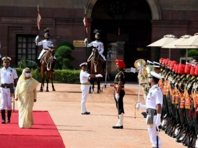 Prime Minister Sheikh Hasina accorded ceremonial welcome at India's Rashtrapati Bhavan