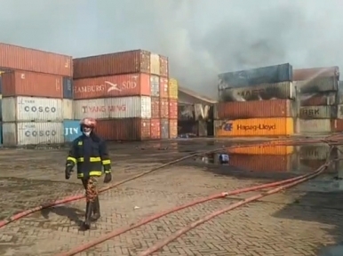 Chittagong: 1300 containers full of goods burnt, loss of Tk 900 crore