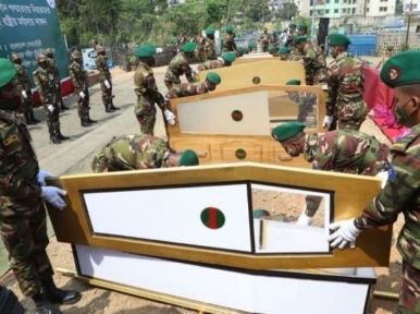 Remains of those killed in the massacre by Pakistani forces buried with state honours