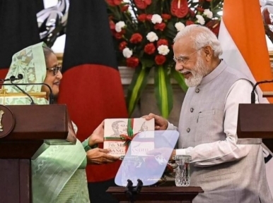 Sheikh Hasina gives a special present to Narendra Modi