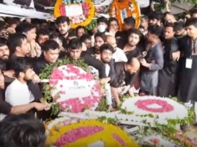 People pay tribute to Bangabandhu's portrait on Mourning Day