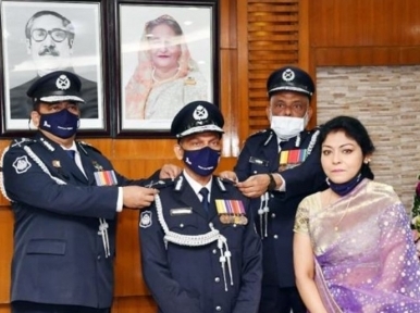 Seven Additional IGPs wear rank badges in presence of their wives