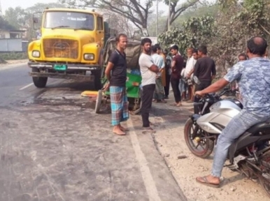 3 killed in truck-autorickshaw collision in Madhabpur