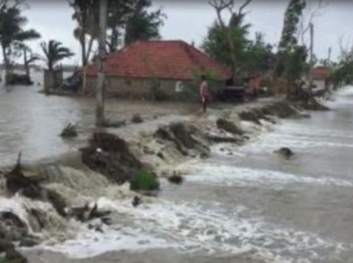 High tide inundates Sundarbans