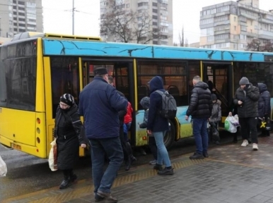 Bangladeshis leaving Ukraine on foot