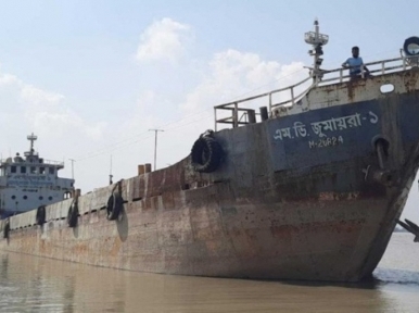 Cargo loaded with coal averts major accident in Pasur river