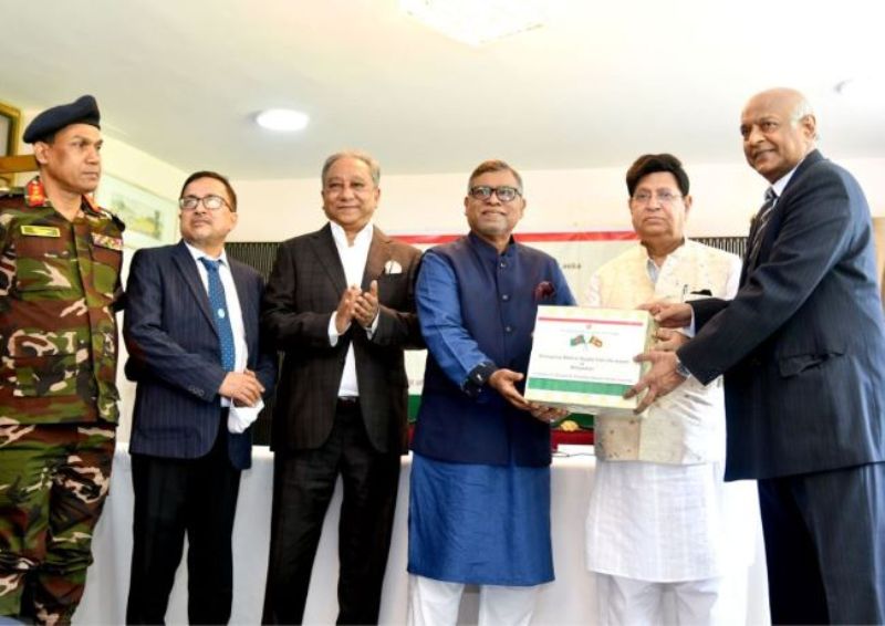 Bangladesh provides medical equipment worth Tk 20 crore to Sri Lanka Bangladesh provides medical equipment worth Tk 20 crore to Sri Lanka