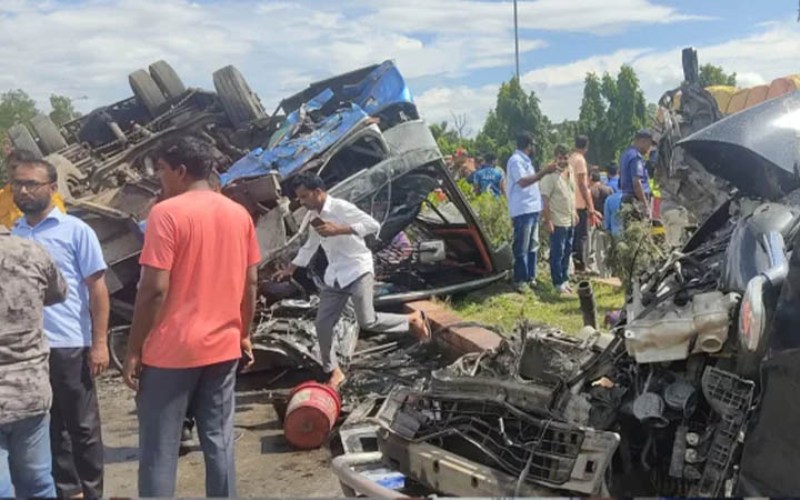 Bus hits microbus in Tangail, six killed