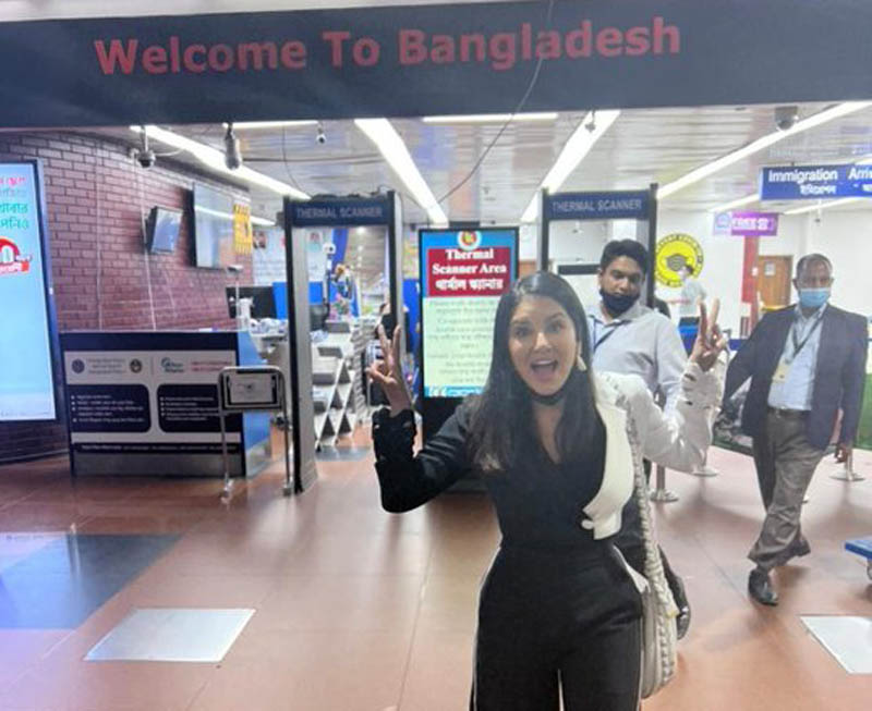 Sunny Leone arrives in Dhaka 