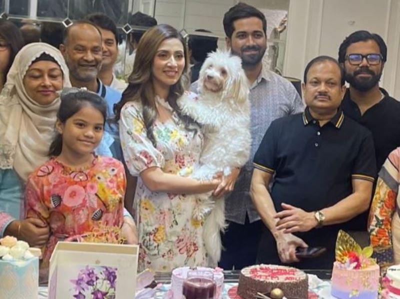 জন্মদিনের আয়োজন দেখে বিস্মিত মিম জন্মদিনের আয়োজন দেখে বিস্মিত মিম
