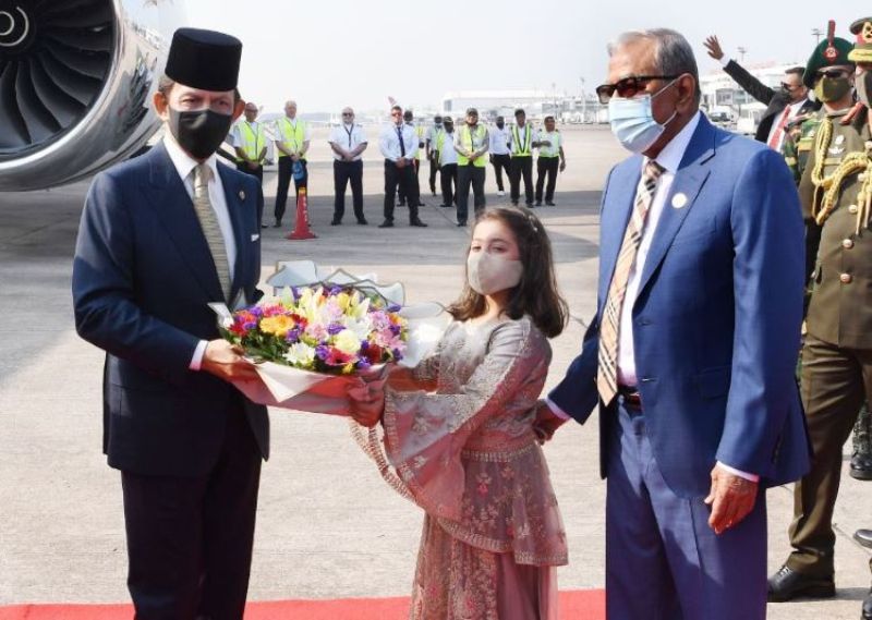 Sultan of Brunei arrives in Dhaka, accorded red carpet welcome