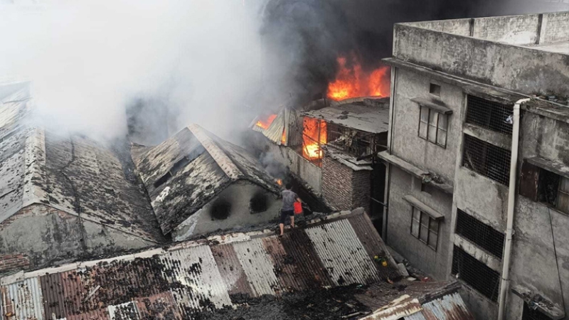 Polythene factory fire in Chawkbazar kills at least six Polythene factory fire in Chawkbazar kills at least six