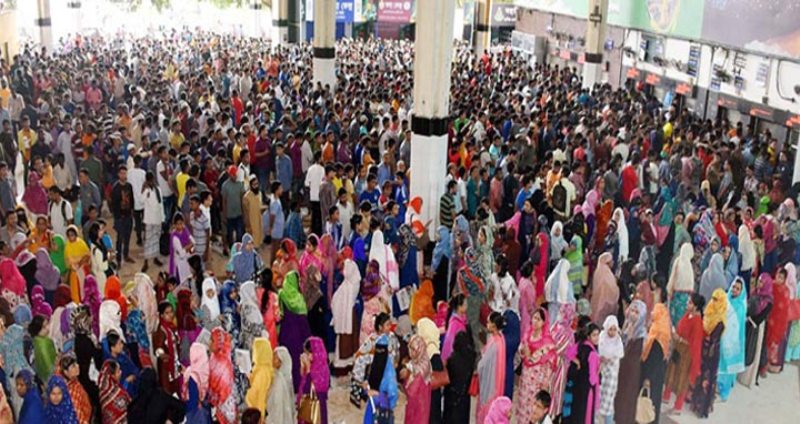 Eid-ul-Azha: Large crowd gathers at Kamalapur to get advance train tickets