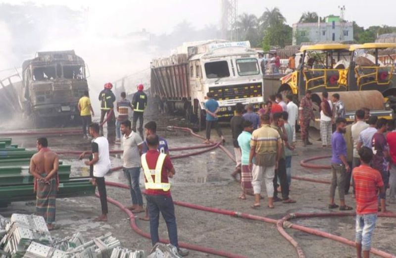 5 Indian trucks carrying bleaching powder catch fire in Benapole