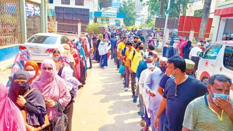 One crore vaccination in a day: Long queues seen since morning
