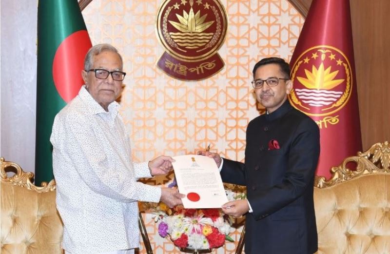 New Indian High Commissioner presents identity card to President