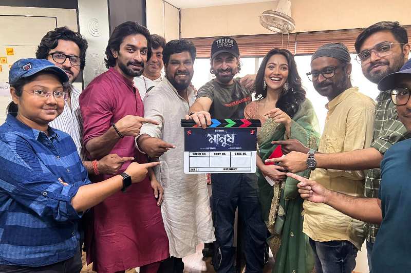 Jeet, Susmita in Bangladeshi filmmaker Sanjay Samaddar's Manush