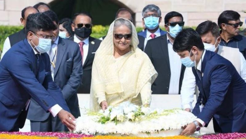Sheikh Hasina pays tribute to Mahatma Gandhi at Rajghat