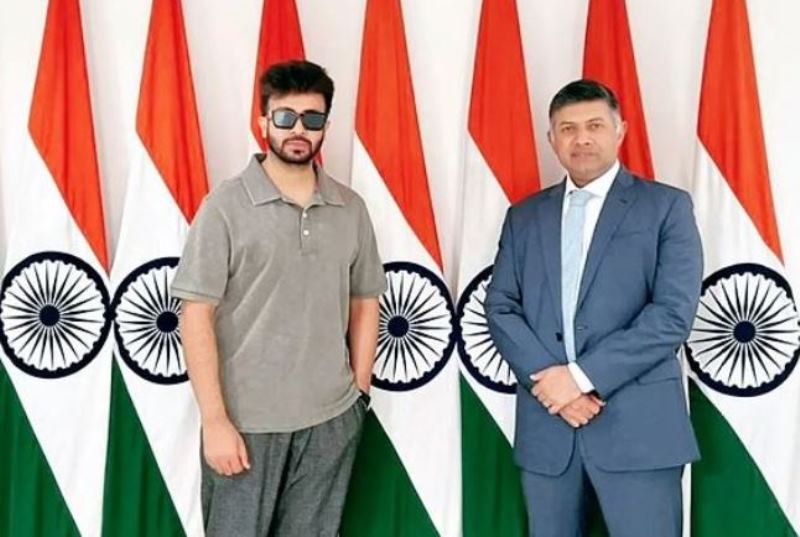 Dhallywood superstar Shakib Khan meets with Indian High Commissioner