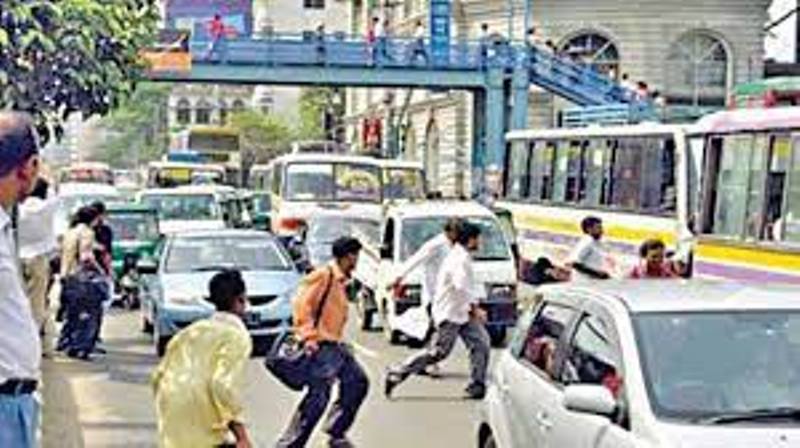 Pedestrian killed while crossing road in Dhaka Pedestrian killed while crossing road in Dhaka
