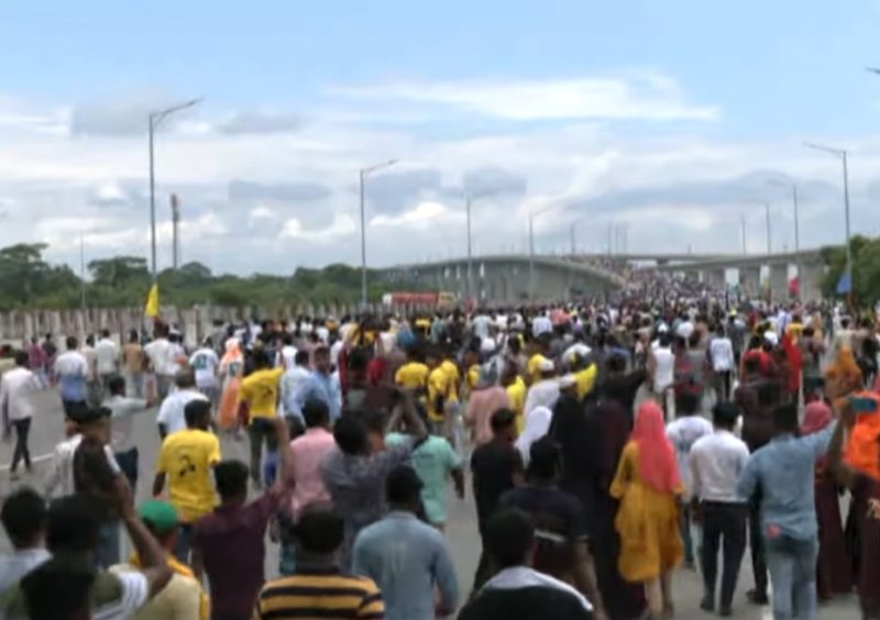 Thousands flock to Padma Bridge to witness inauguration Thousands flock to Padma Bridge to witness inauguration