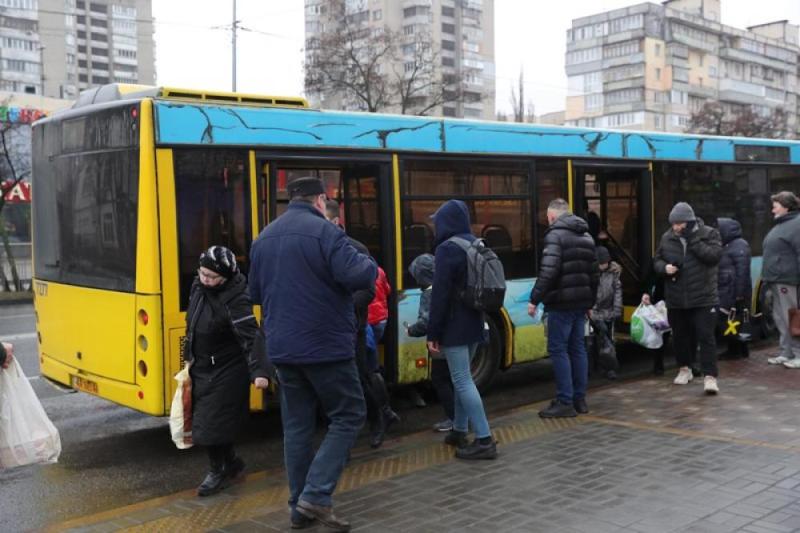 Bangladeshis leaving Ukraine on foot