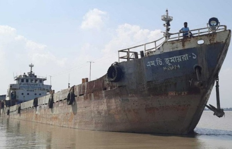 Cargo loaded with coal averts major accident in Pasur river Cargo loaded with coal averts major accident in Pasur river