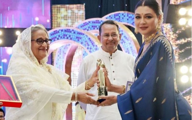 Prime Minister Hasina presents National Film Award Prime Minister Hasina presents National Film Award