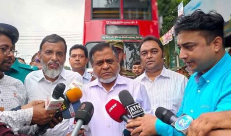 People avail bus to see the elevated expressway