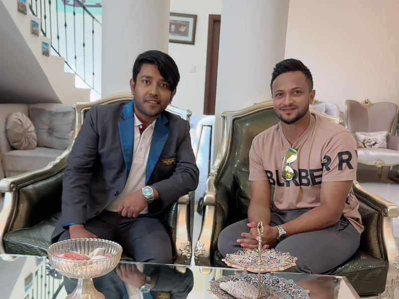 Arav Khan with cricketer Shakib Al Hasan in Dubai. Photo: Collected