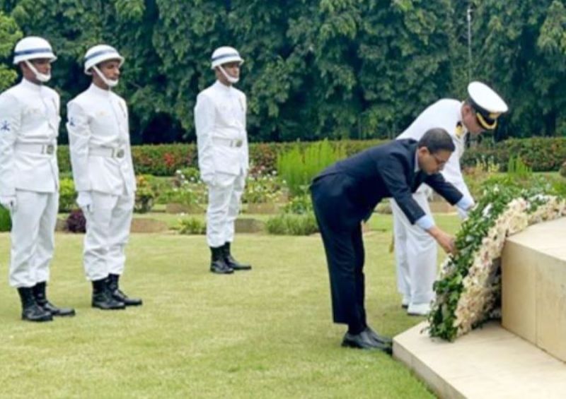 Indian High Commissioner visiting Commonwealth War Cemetery in Chittagong