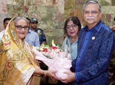 রাষ্ট্রপতির সাথে সাক্ষাৎ করল শেখ হাসিনা