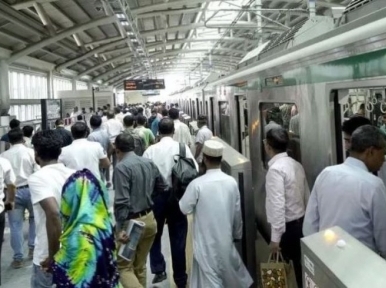 Overcrowding in metro rail, fewer passengers in buses