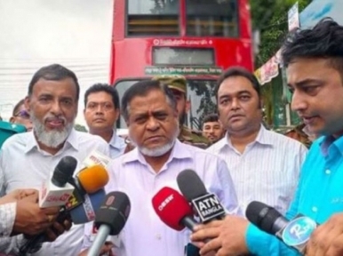 People avail bus to see the elevated expressway