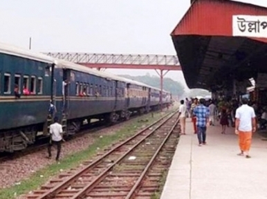 Freight train derailed in Sirajganj, rail communication stopped
