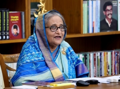 বিনা প্রতিদ্বন্দ্বিতায় কেউ যেন নির্বাচিত হতে না পারে: মনোনয়নপ্রত্যাশীদের শেখ হাসিনা