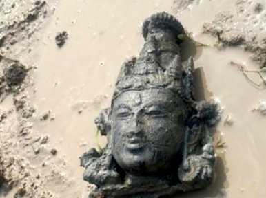 Munshiganj: Ancient idol recovered from Raja Ballal Sen's Dighi