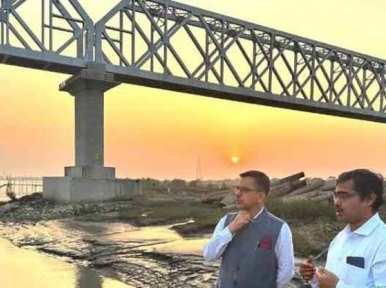 Indian High Commissioner inspects Rupsa Rail Bridge