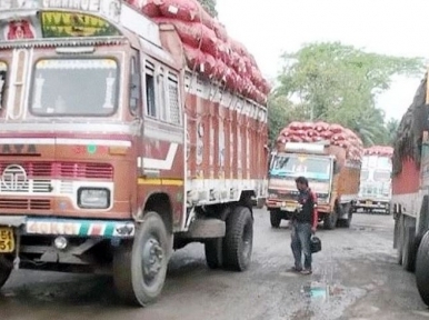 50 trucks carrying onions from India waiting to enter Bangladesh