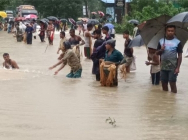 Heavy rains and landslides stop traffic in Chittagong-Cox's Bazar highway