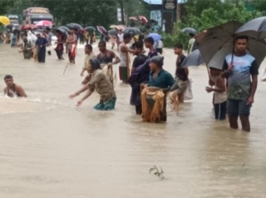 অতিবৃষ্টি ও পাহাড়ি ঢলে চট্টগ্রাম-কক্সবাজার মহাসড়কে যান চলাচল বন্ধ