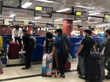 Customs officials at Shahjalal airport restricted from using mobile phones