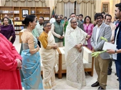 Prime Minister Hasina hosts dinner in honor of artists and crew of 'Mujib: The Making of a Nation'