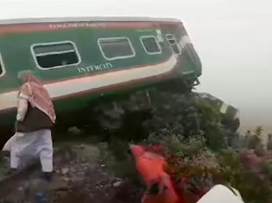 One killed as train derails in Gazipur