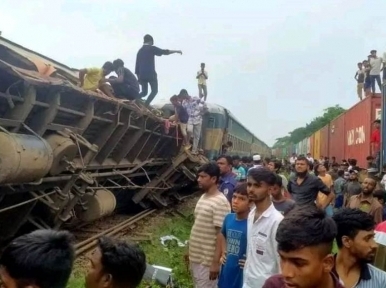 কিশোরগঞ্জে ভয়াবহ ট্রেন দুর্ঘটনায় অন্তত ১৭ জন নিহত, আহত বহু