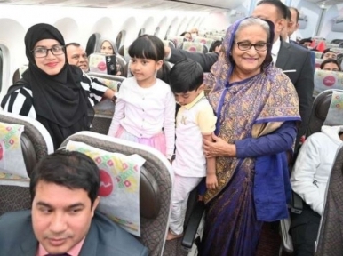 Prime Minister exchanged pleasantries with Biman passengers